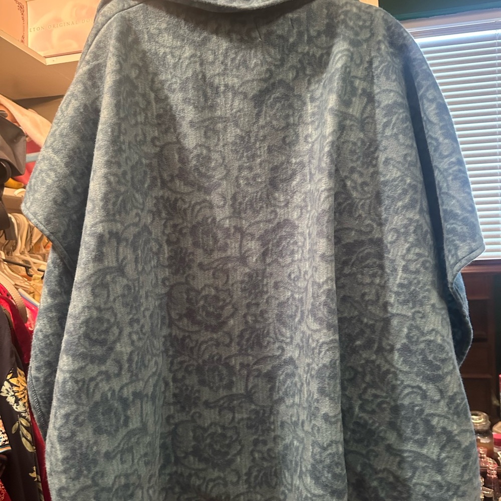 Blue Cape - Picture 2 of 3